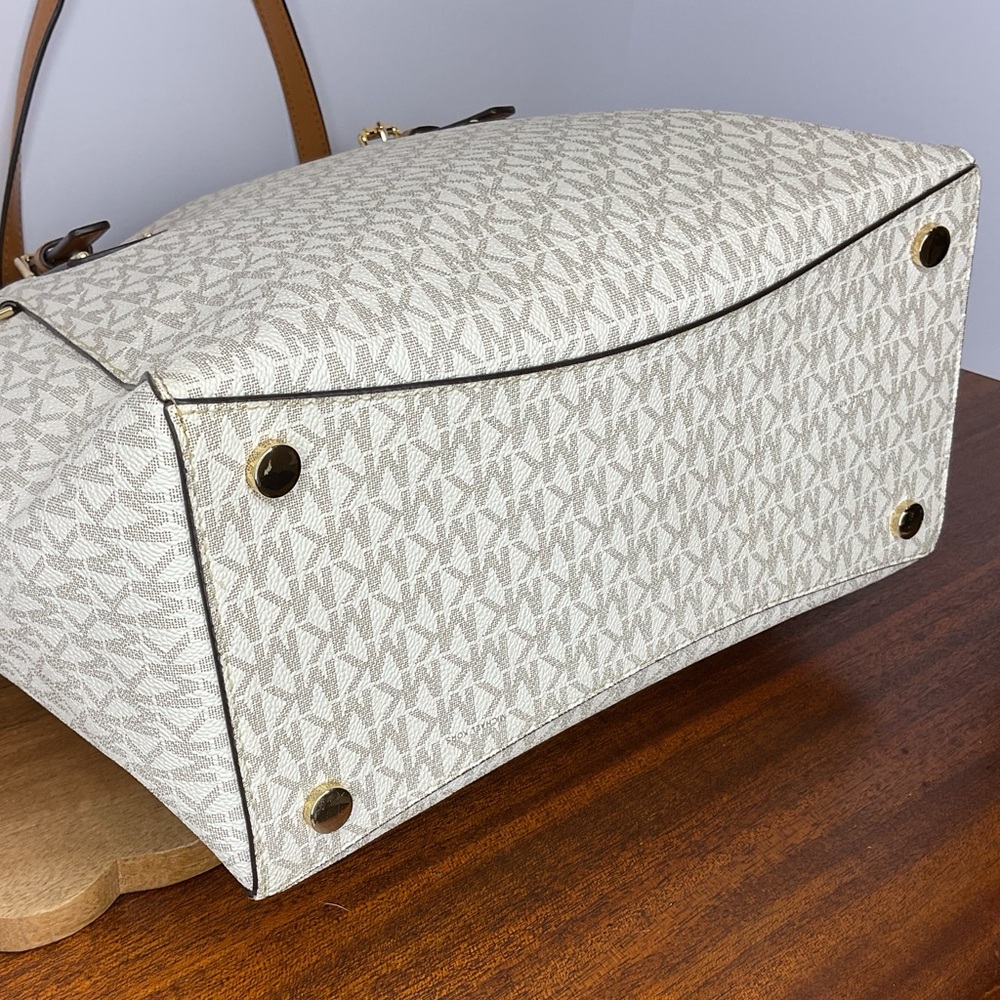Michael Kors White/Brown Signature Coated Canvas Voyager Tote - Picture 6 of 9